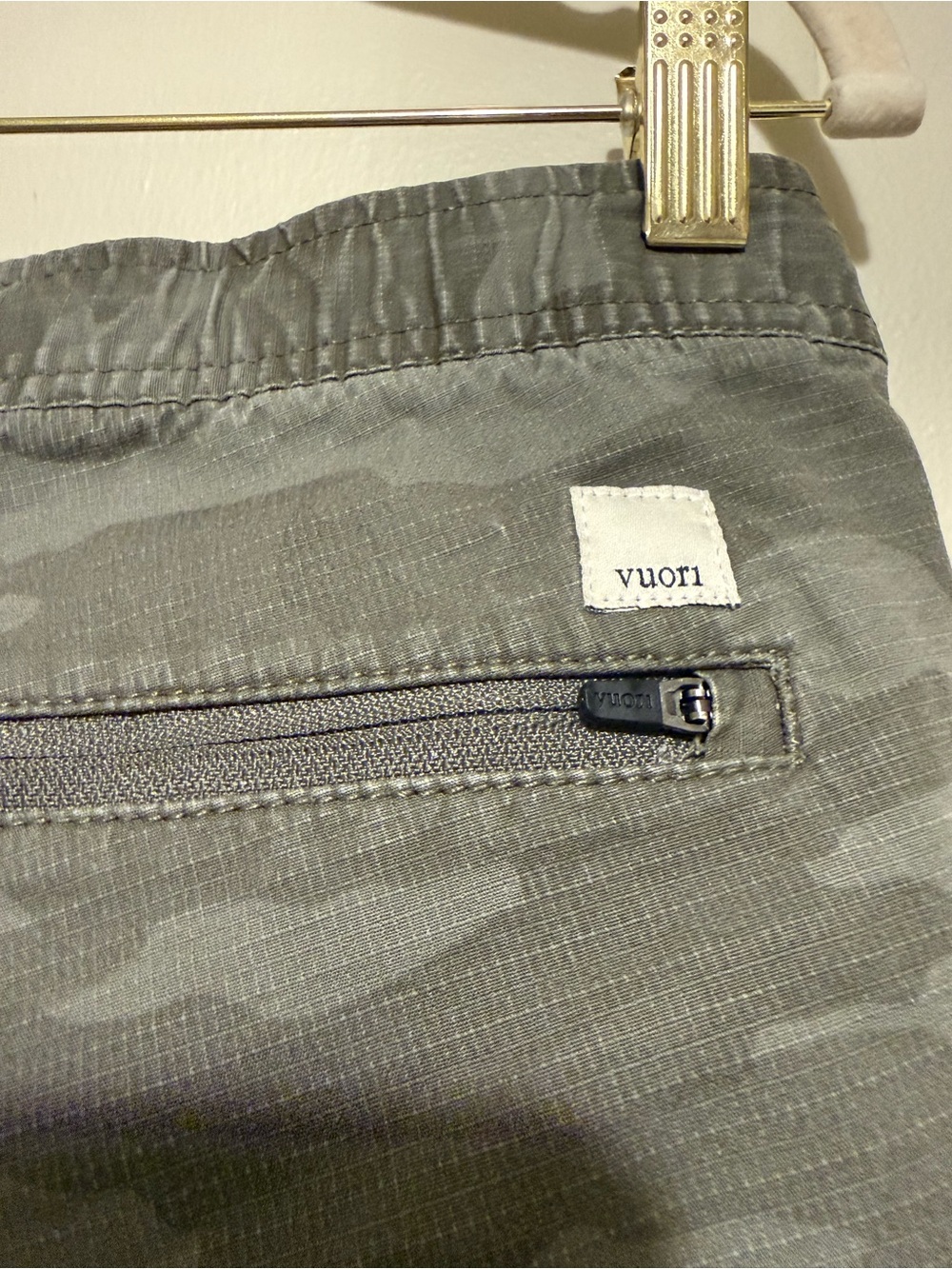 Vuori women’s medium Olive Gray Camo Cargo Pants - Picture 9 of 11